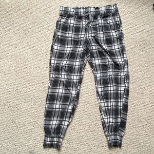 Aerie black and white plaid pajama pants